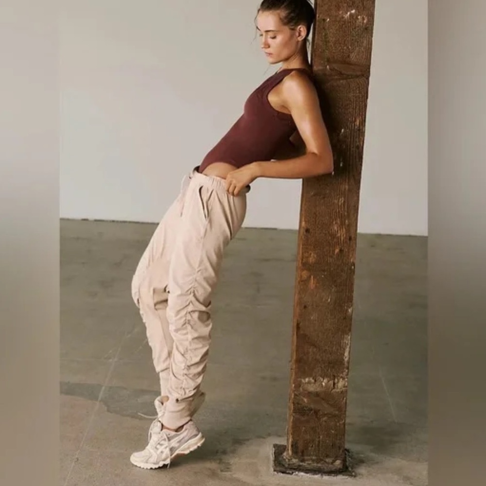 Free People Hot Shot Shirred Pants Small Beige Rematch NWT NEW FP MOVEMENT $78 - Picture 4 of 7